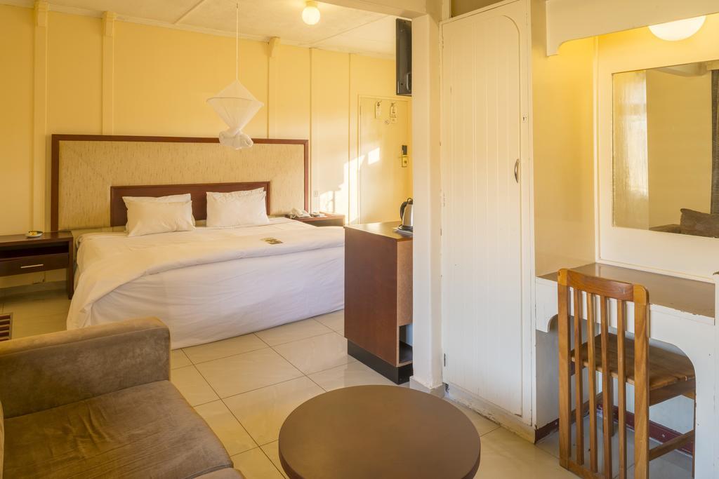 Kadoma Hotel & Conference Centre Exterior photo