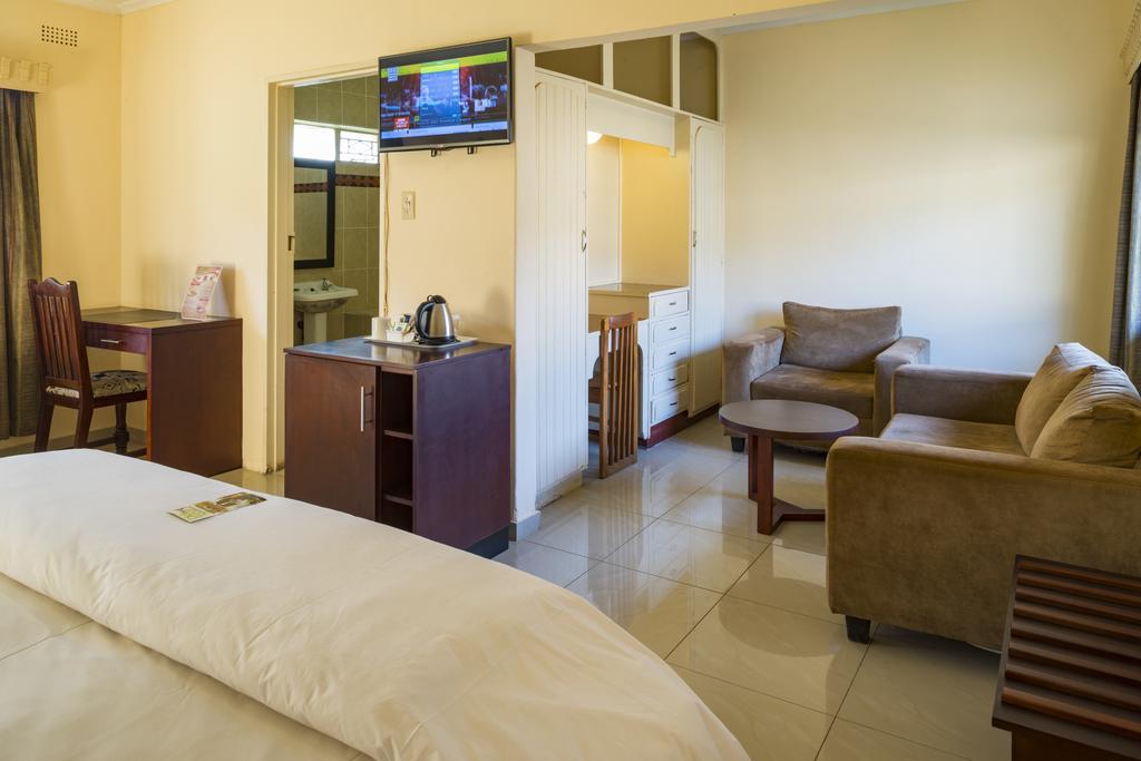 Kadoma Hotel & Conference Centre Exterior photo