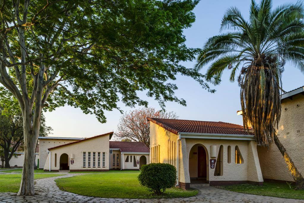 Kadoma Hotel & Conference Centre Exterior photo
